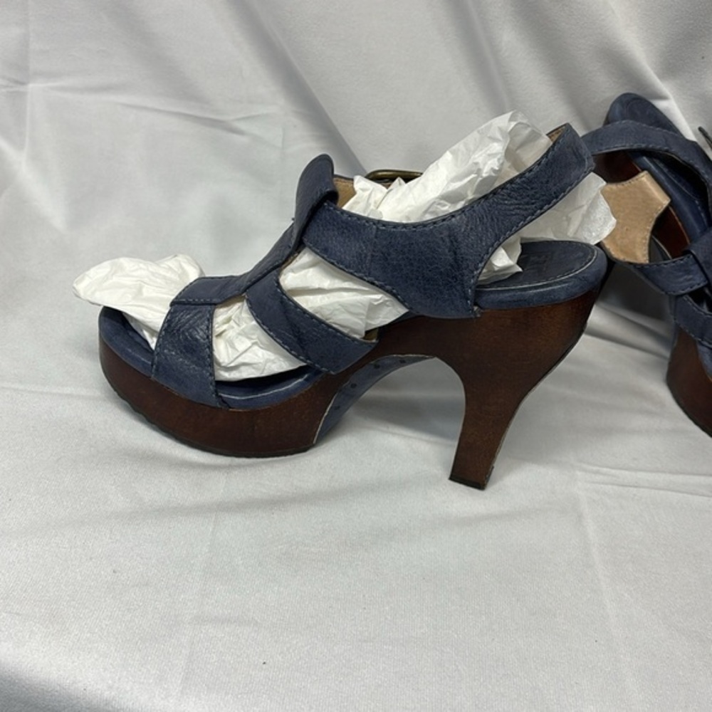 Frye leather slate blue Tamara bucket T buckle sandal heel shoes size 8.5